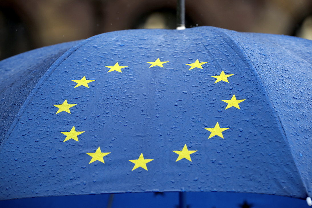 Regenschirm mit Europaflagge
