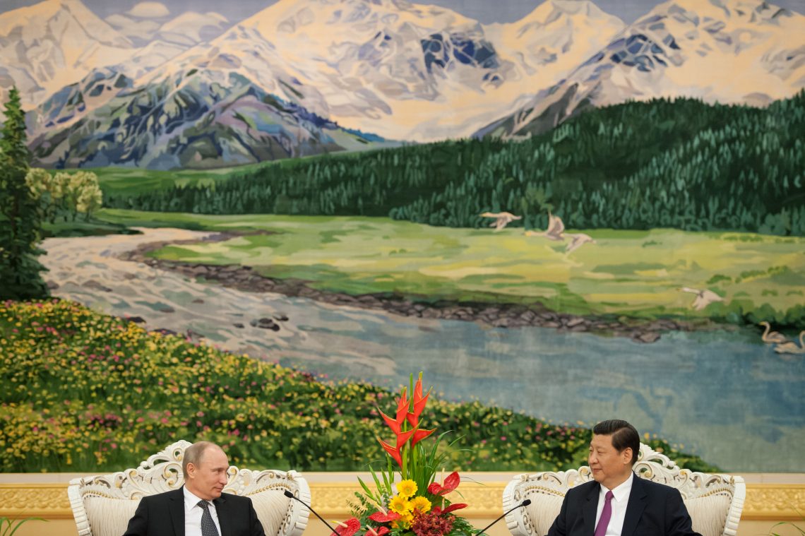 Wladimir Putin und Xi Jinping bei einem Meeting in Shanghai