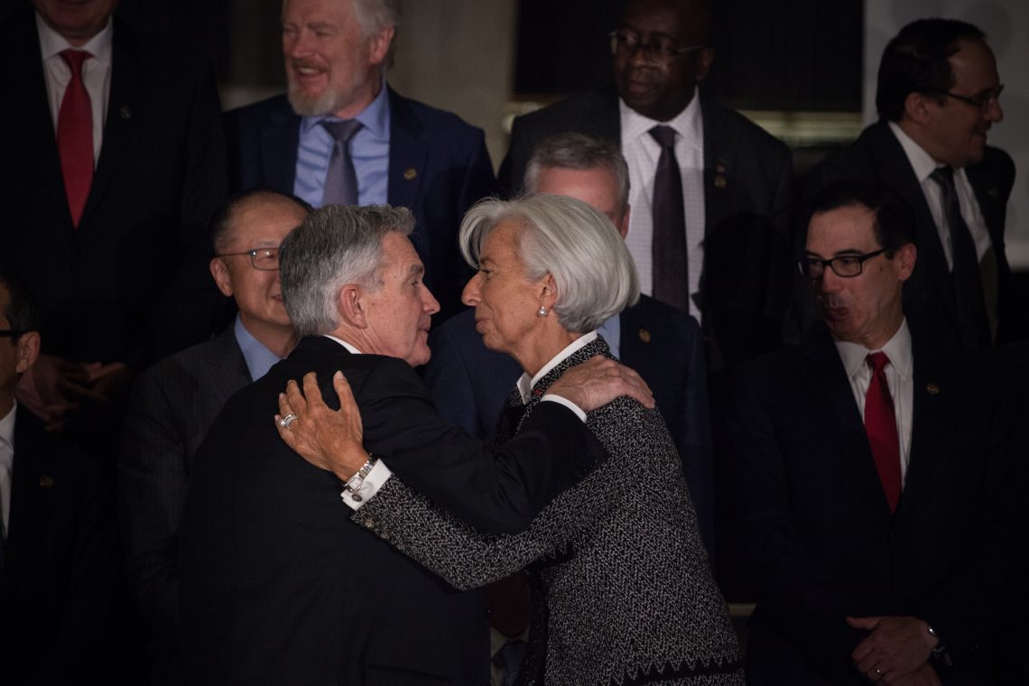 Powell und Lagarde begrüßen sich