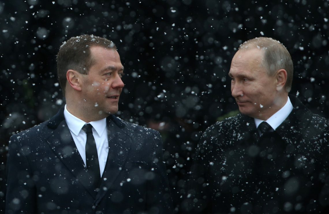 Putin und Medwedew im Schneegestöber