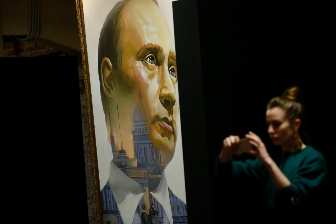 Gemälde Putins bei der Ausstellung "Superputin" in Moskau 2017
