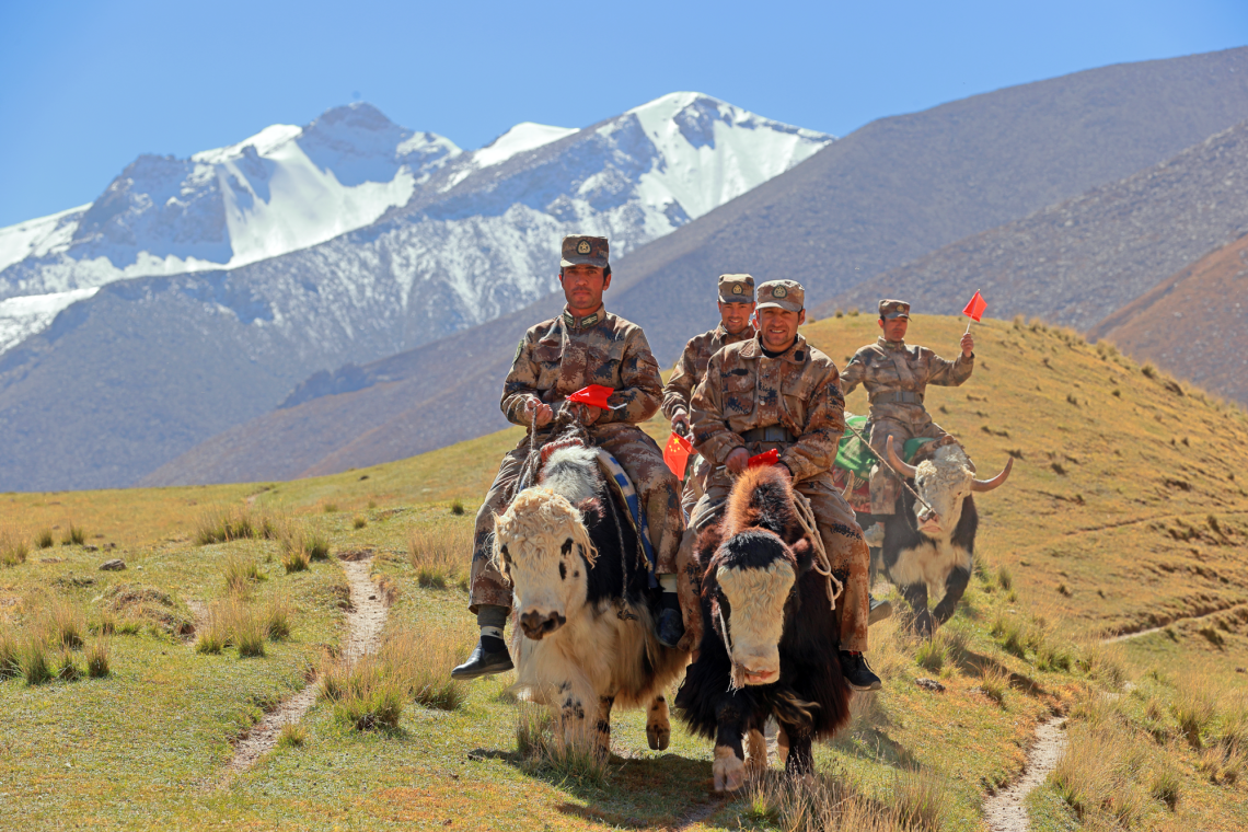Gegen die Taliban: Chinesische Grenzpatrouille  in Tadschikistan auf Yaks.