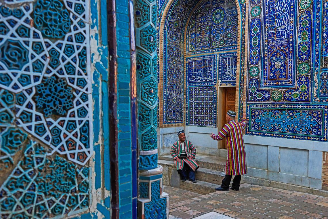 Männer vor Moschee in Samarkand