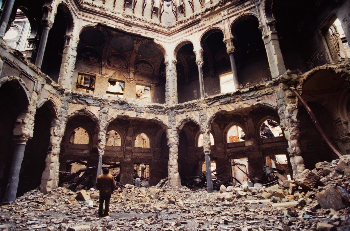 Durch serbische Granaten zerstörte Nationalbibliothek in Sarajevo