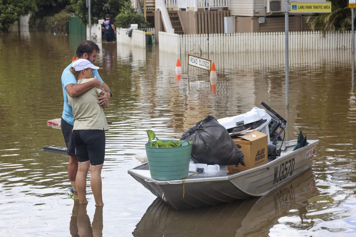 Foto von überschwemmten Straßen in Brisbane in Australien in einer Wohngegend
