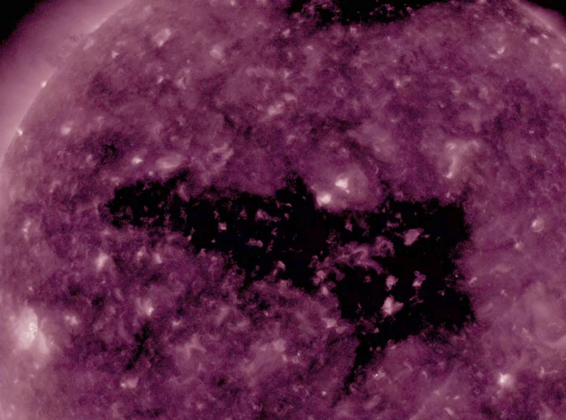 Sonnenstürme: Aufnahme eines koronalen Lochs in der Sonnenkorona im Mai 2018.