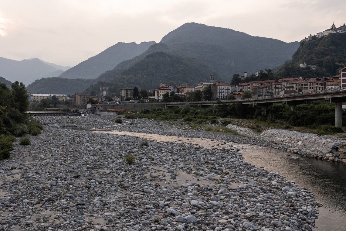 Dürren werden häufiger: Foto eines ausgetrockneten alpinen Flussbetts
