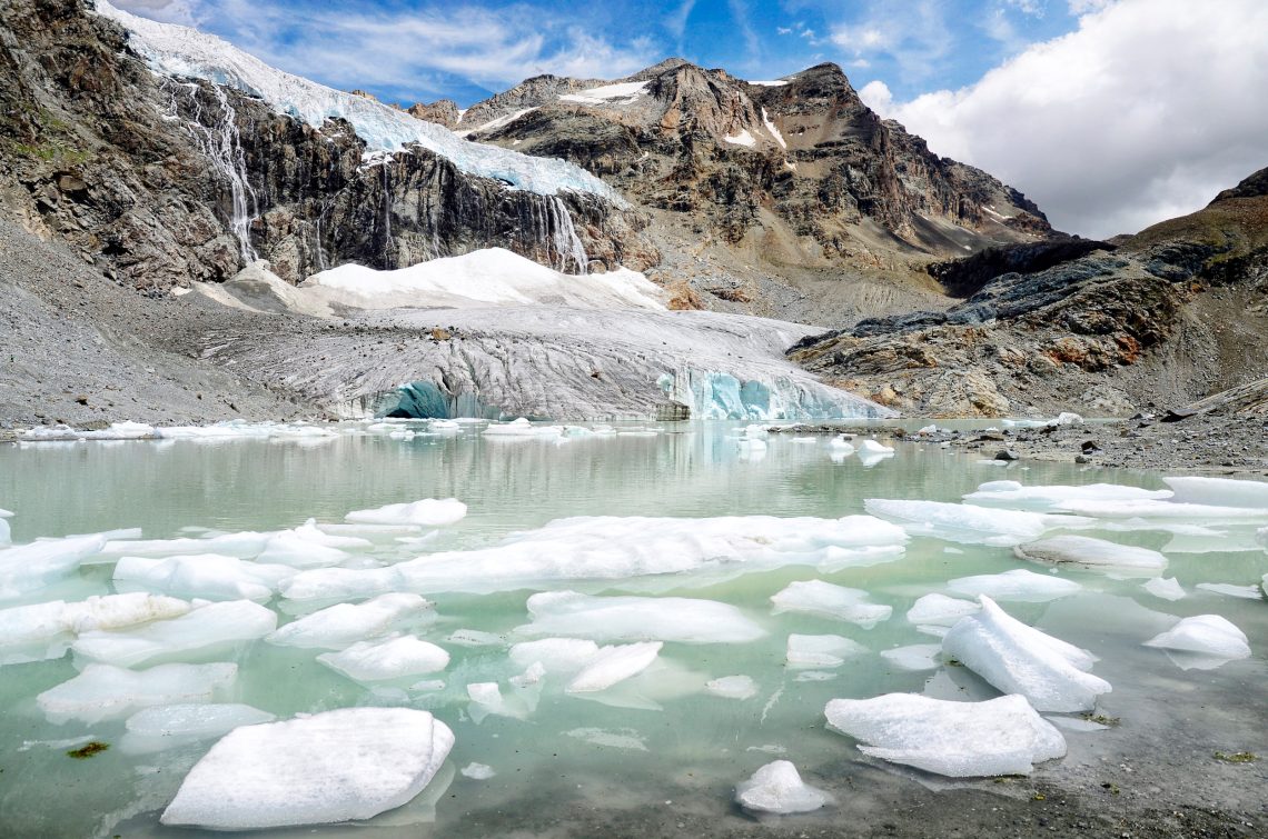 Wasser in den Alpen wird knapp: Foto eines schmelzenden Gletschers