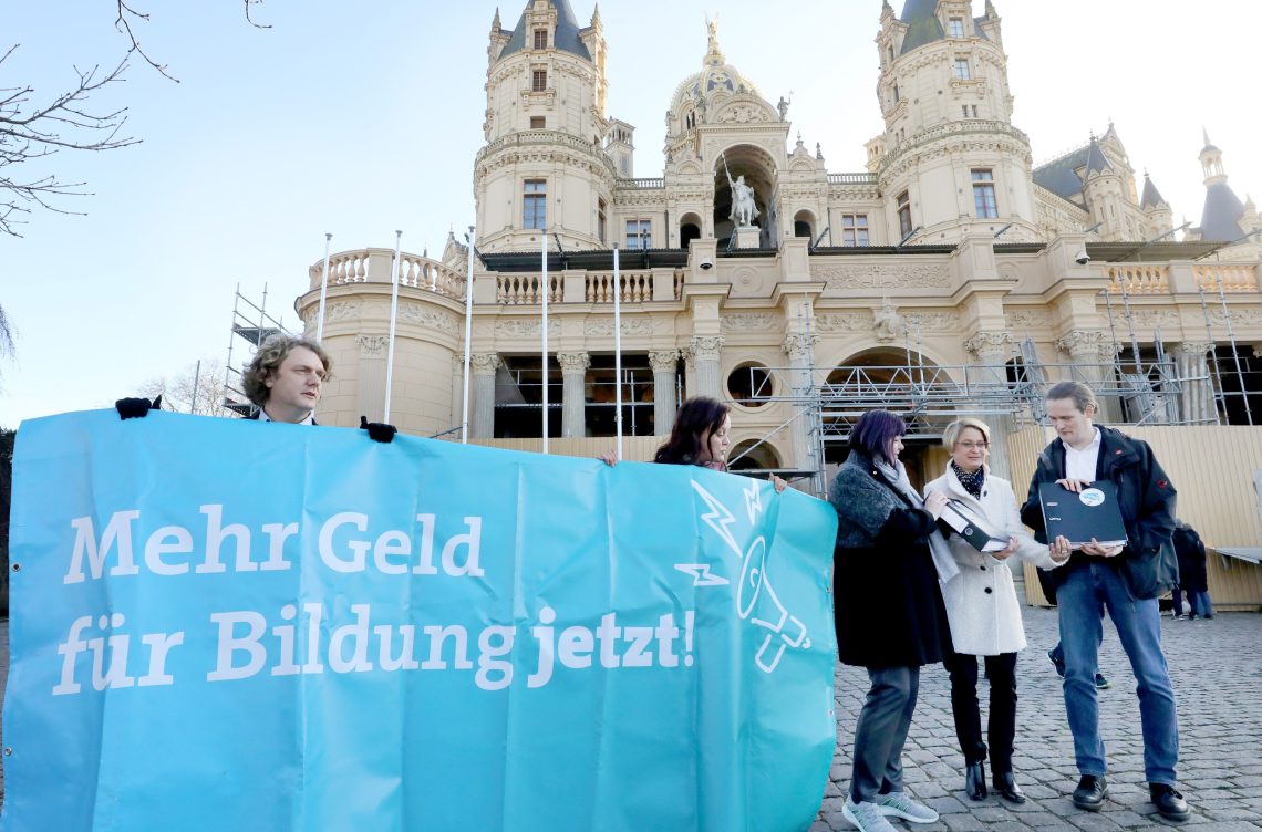 Kampagnenposter "Mehr Geld für Bildung jetzt" in Mecklenburg-Vorpommern