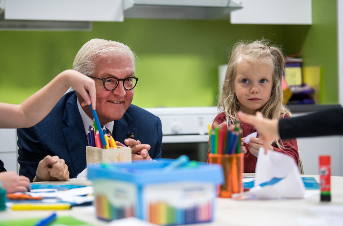 Bundespräsident Frank-Walter Steinmeier zu Besuch an einer finnischen Schule 2018