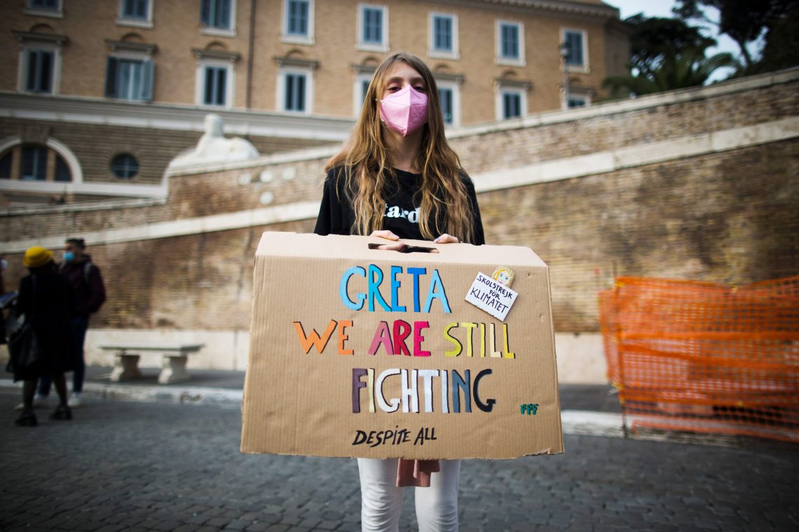 Junge "Fridays for Future"-Demonstrantin in Rom, März 2021