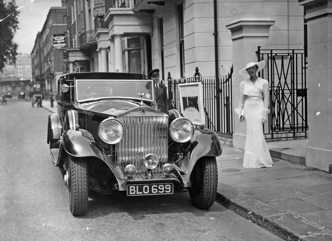 Rolls Royce vor einem Haus in London 1936