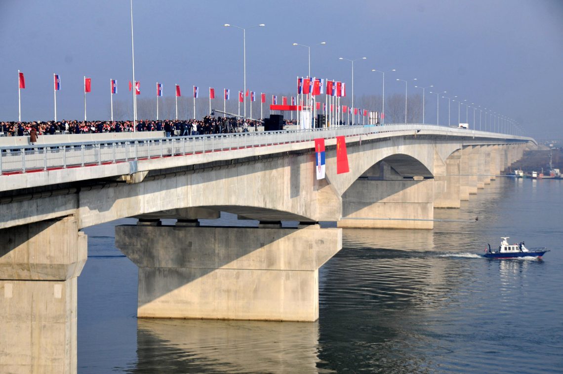 Die von chinesischen  Unternehmen errichtete Mihajlo-Pupin-Brücke über die hier 730 Meter breite Donau in Belgrad wurde zum Sinnbild der chinesisch-serbischen Freundschaft.