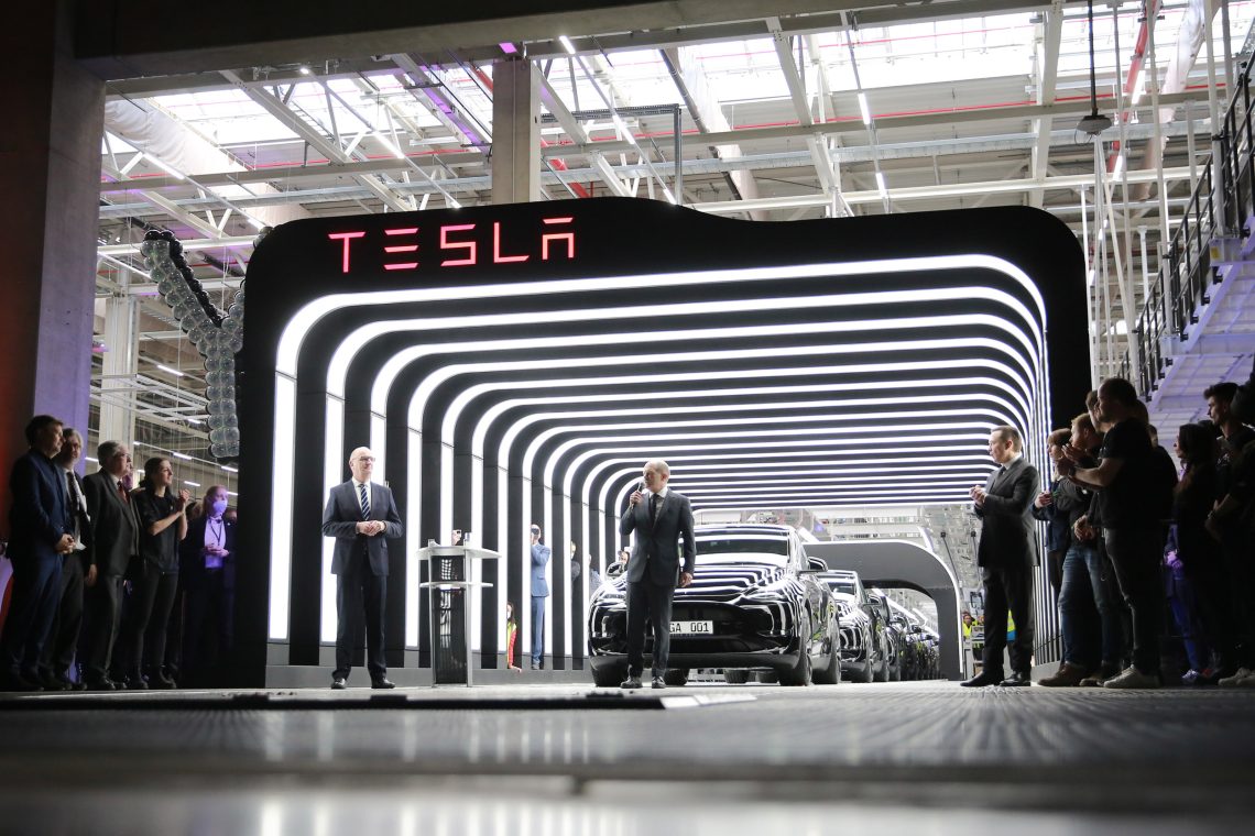 Olaf Scholz und Elon Musk bei der Eröffnung der Tesla Giga Factory Berlin-Brandenburg, März 2022