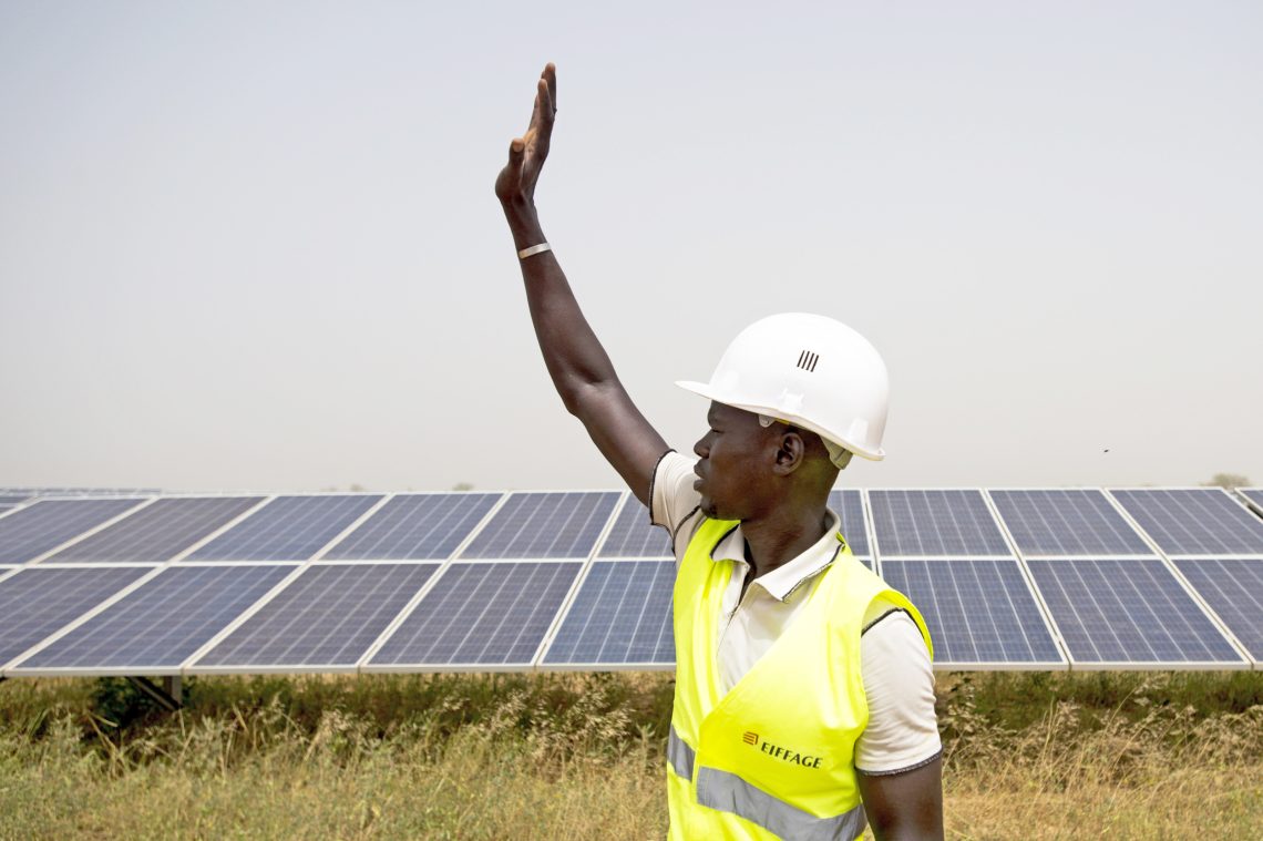 Mitarbeiter einer Solaranlage im Senegal, 2017