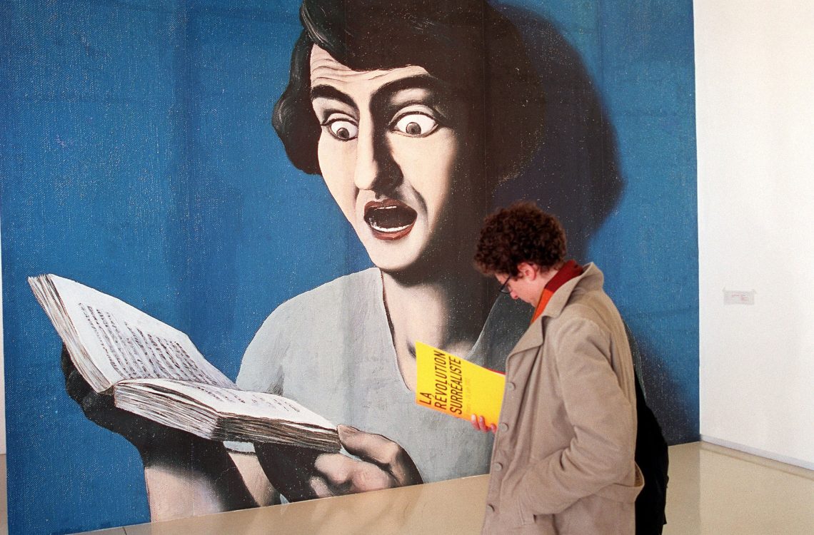 Paris, 2002: Das Gemälde „La lecture soumise“ von Magritte bei der Ausstellung „La Revolution Surrealiste“ im Georges Pompidou Zentrum.