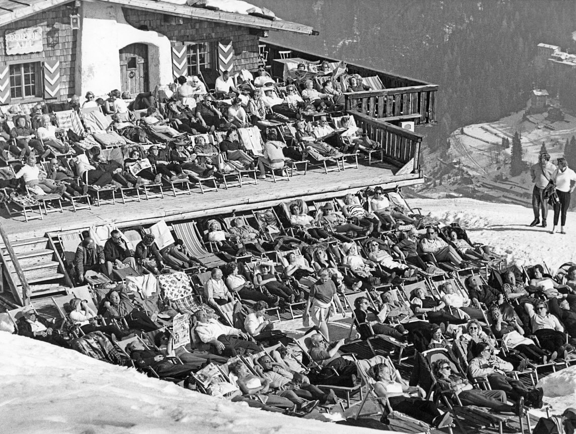 Österreichische Touristen auf der Bellevue Alm, 1955