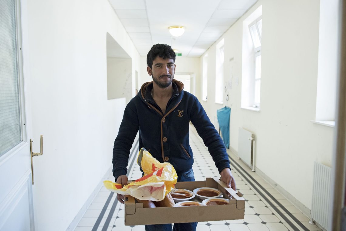 Syrischer Flüchtling in einer Rote-Kreuz-Unterkunft in Wien, 2016