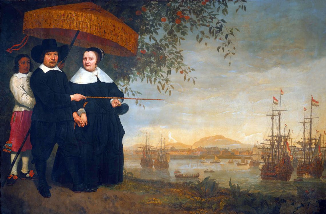 Darstellung eines niederländischen Kaufmanns mit seiner Frau in einer protestantischen Kleidung. Ein Diener hält einen großen Sonnenschirm über sie. In der rechten Bildhälfte sind große Handelsschiffe zu erkennen, die eine niederländische Flagge tragen.