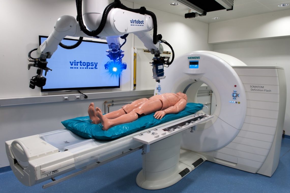Ein medizinisches Gerät namens Virtobot, mit dem virtuelle Autopsien durchgeführt werden können.