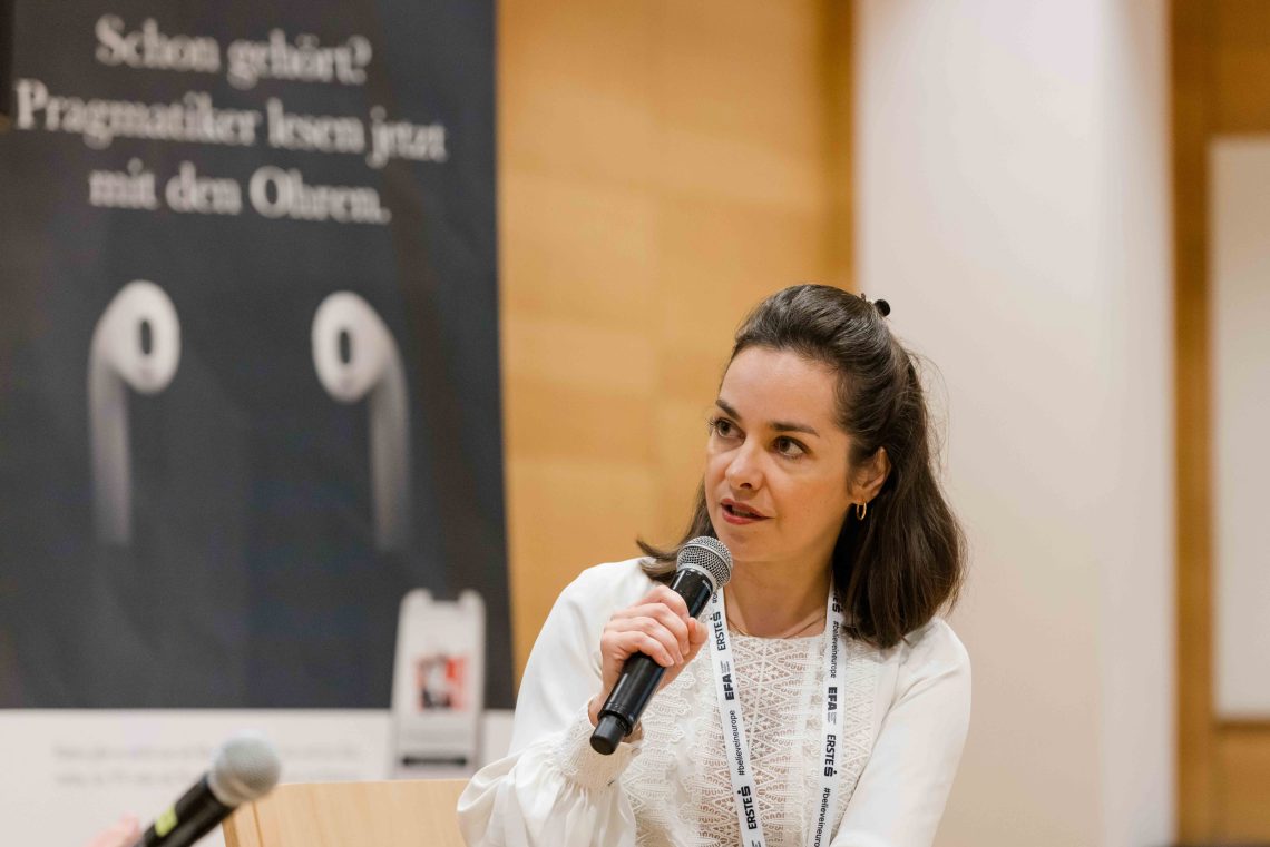 Anna Wallner spricht beim Live Podcast des Pragmaticus zum Thema Integration und Islamismus. Es ging vor dem Hintergrund der Anschläge von Solingen 2024 um die Frage, ob Islamismus Integration im Weg steht.