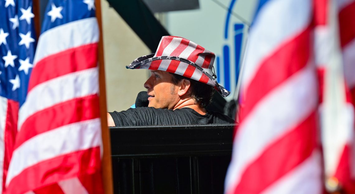Nationale Identitätspolitik? Pete Hegseth, damals Moderator, heute US-Verteidigungsminister, 2021 bei einer Veranstaltung in New York. Das Bild ist Teil eines Podcasts mit Yascha Mounk über Identität und Freiheit.