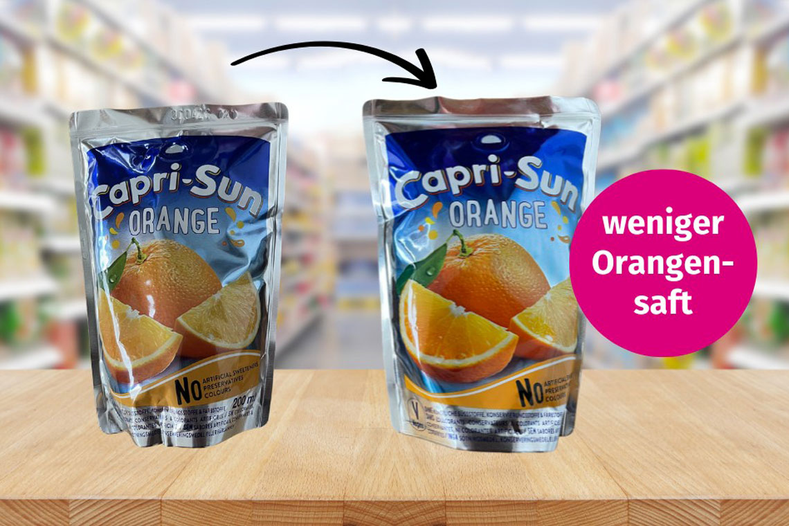Zwei Packungen Capri Sun Orange und ein virtueller Sticker mit der Aufschrift "weniger Orangensaft"